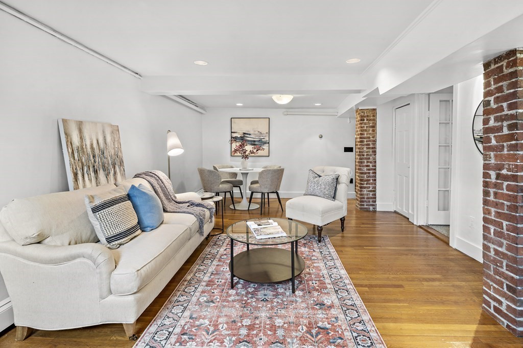 112 Pinckney St, East Boston