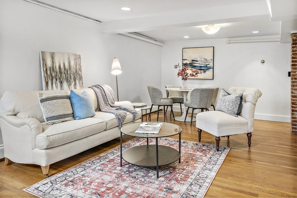 112 Pinckney St, East Boston