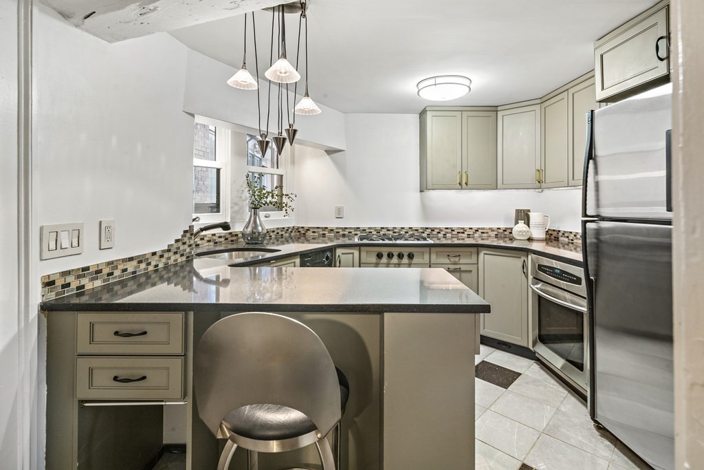 112 Pinckney St, East Boston