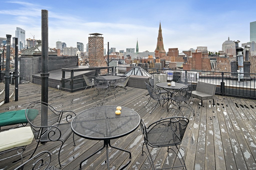 112 Pinckney St, East Boston