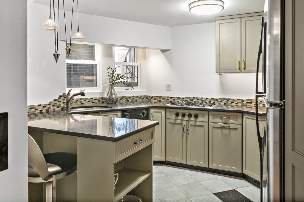 112 Pinckney St, East Boston