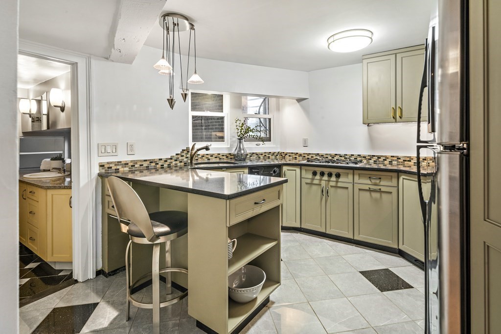 112 Pinckney St, East Boston