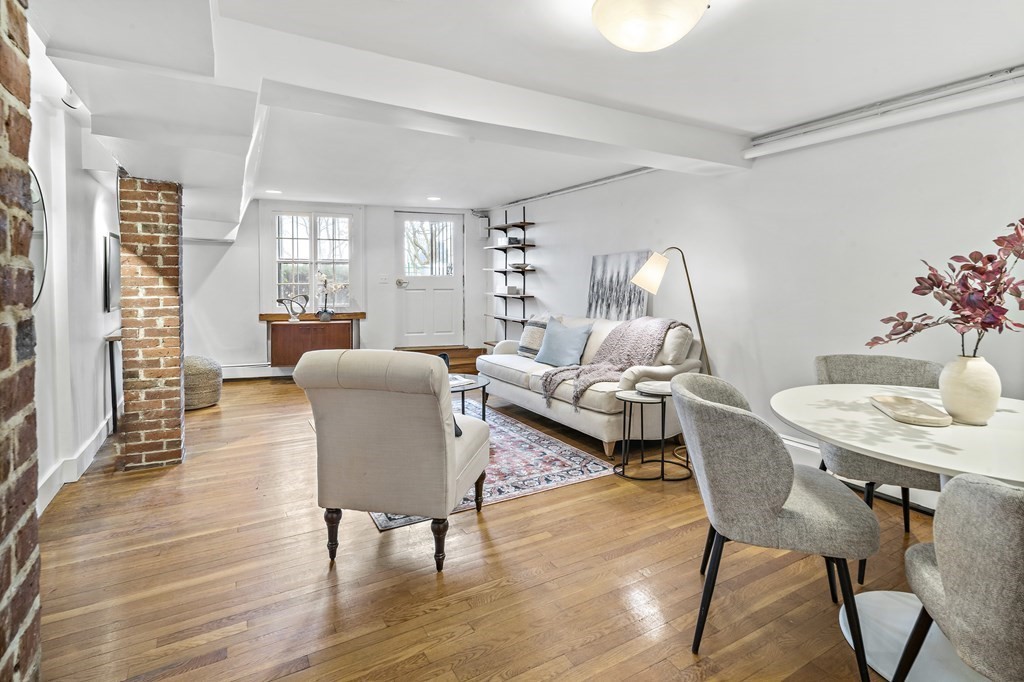 112 Pinckney St, East Boston