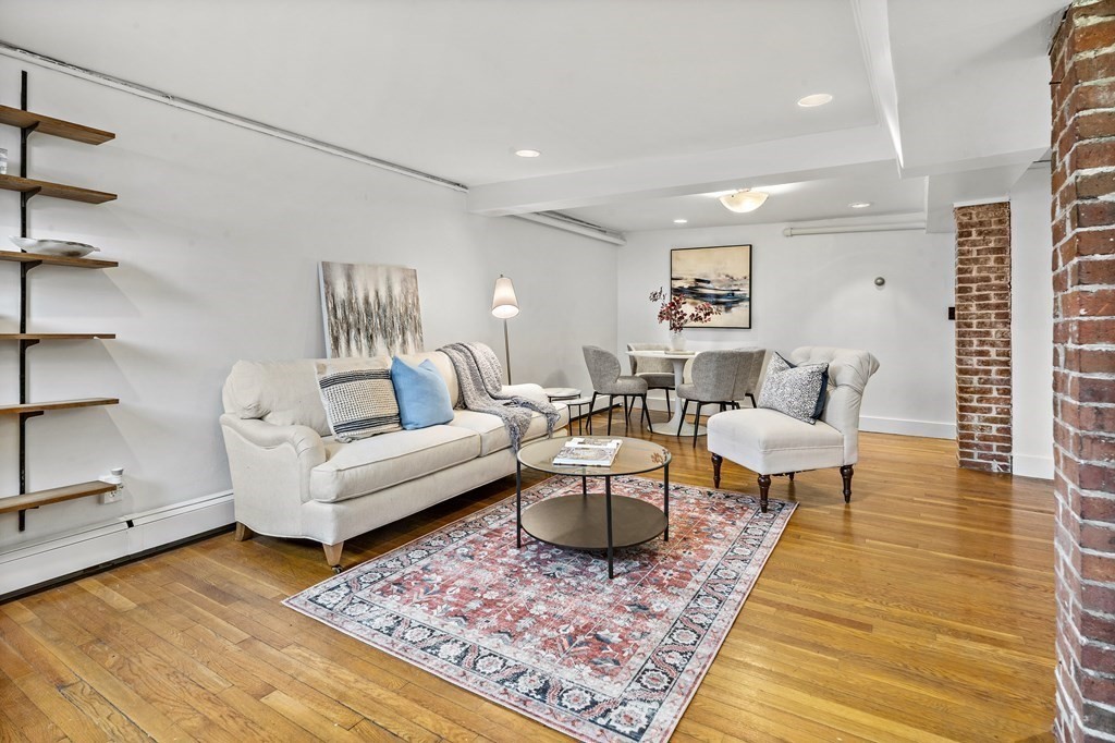 112 Pinckney St, East Boston