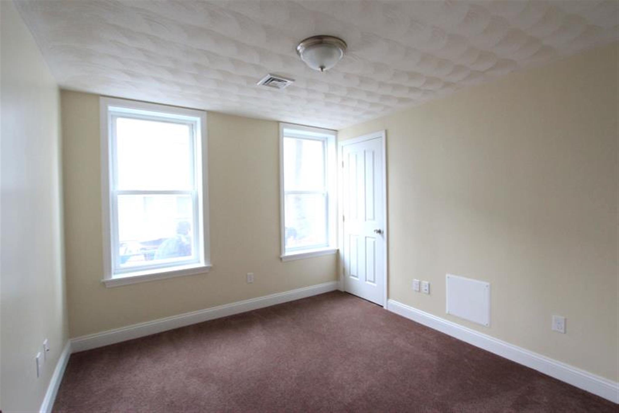 6 Douglas St, Central Square