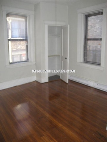 887 Huntington Ave, Mission Hill