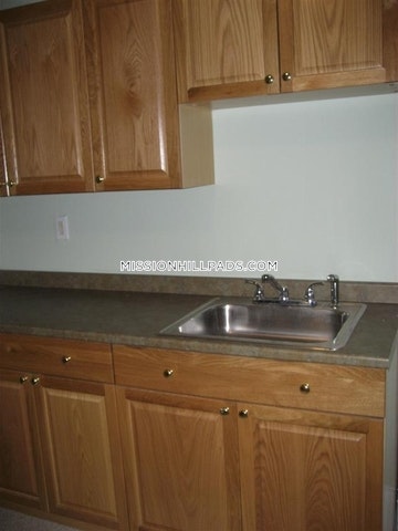 887 Huntington Ave, Mission Hill