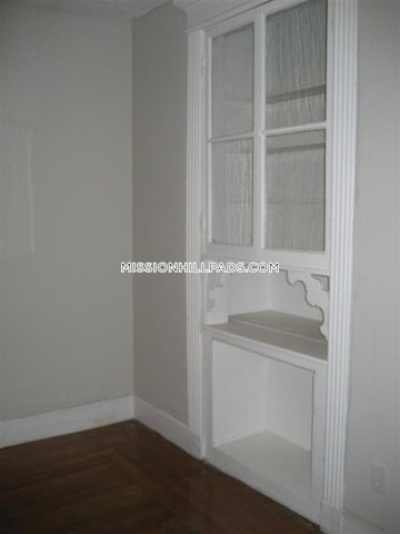 887 Huntington Ave, Mission Hill