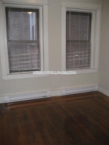 887 Huntington Ave, Mission Hill