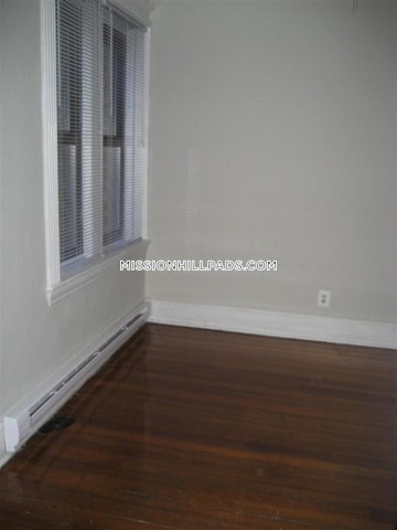 887 Huntington Ave, Mission Hill