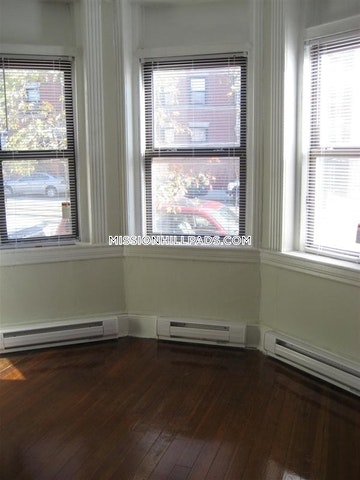 887 Huntington Ave, Mission Hill