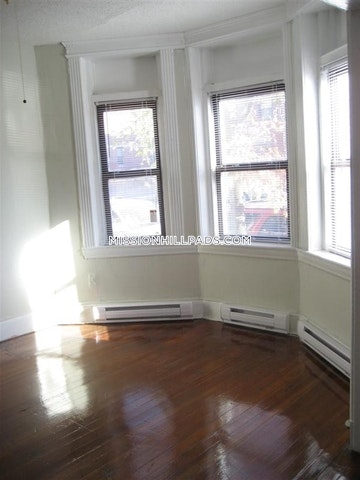 887 Huntington Ave, Mission Hill