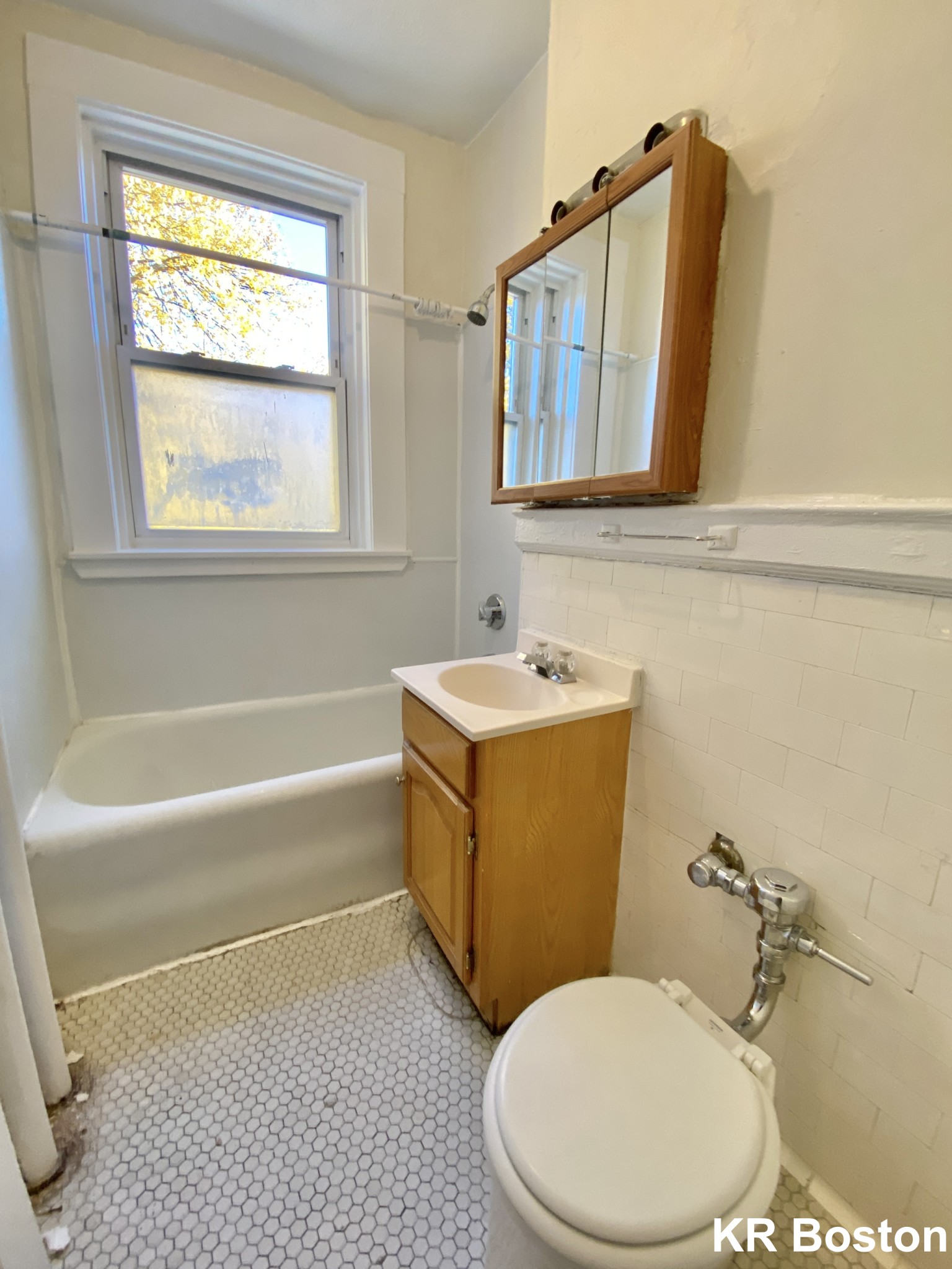 1167 Boylstons St, Fenway