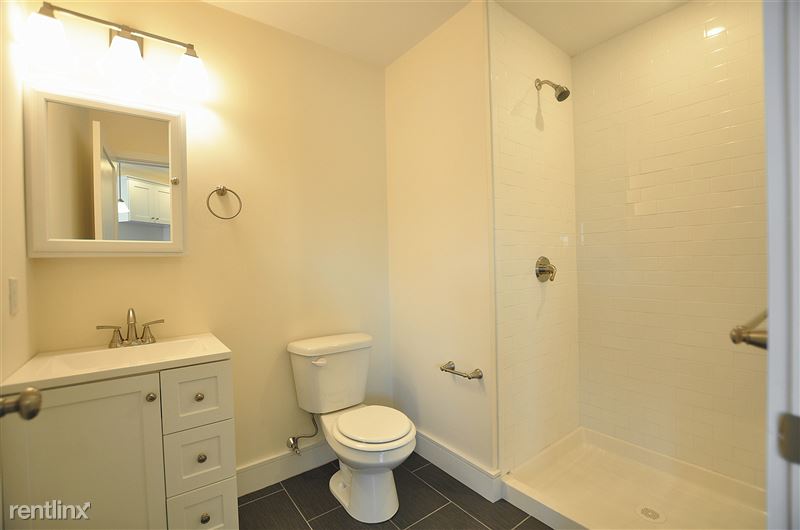 877 Beacon St, Fenway