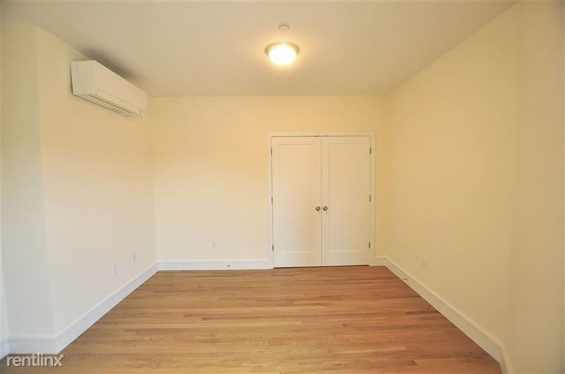 877 Beacon St, Fenway