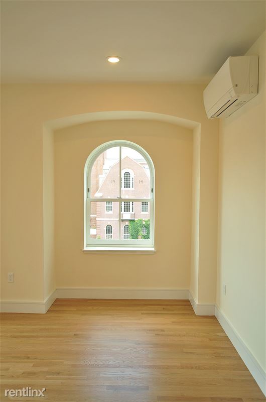 877 Beacon St, Fenway