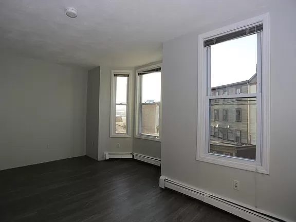 21 Eutaw St, East Boston