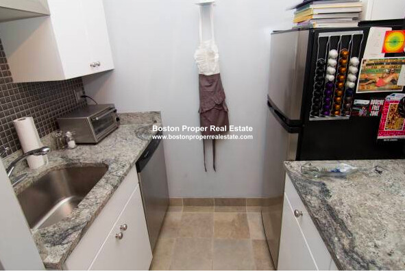 12 Stoneholm St, Fenway