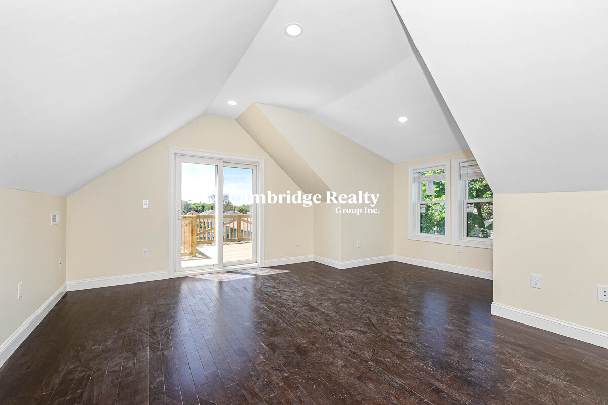 62 Bradbury Ave, Medford