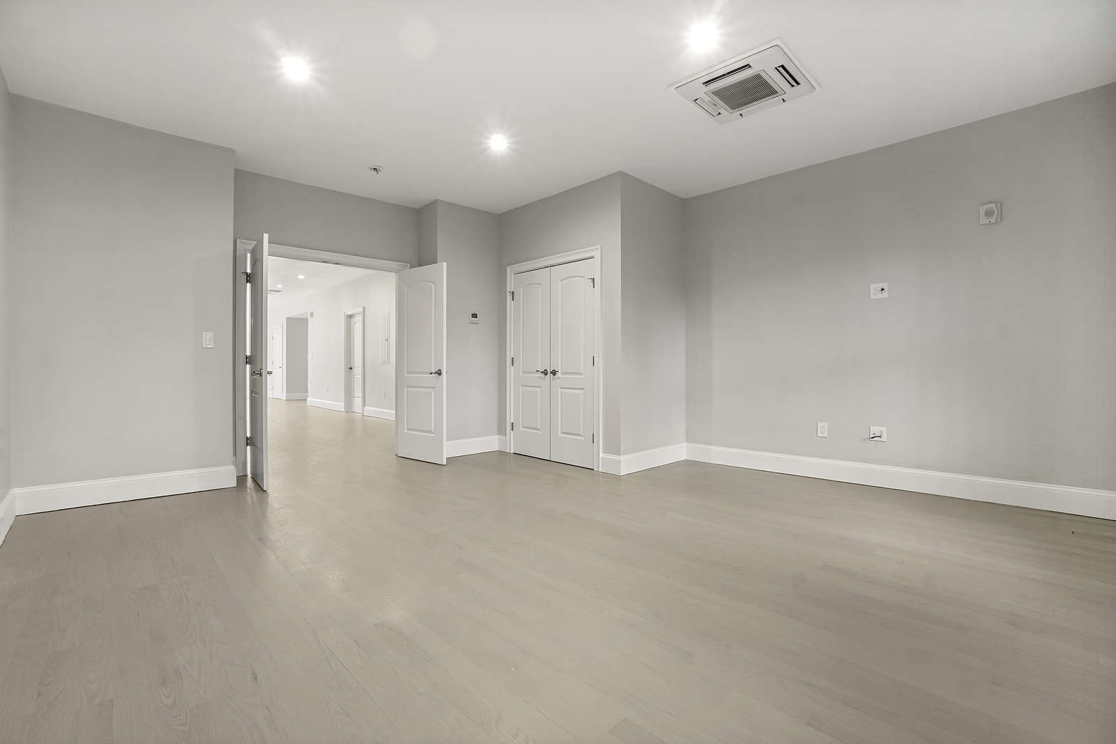 554 Massachusetts Ave, South End