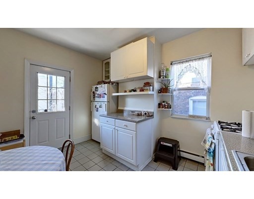 17 Chilcott Pl, Jamaica Plain