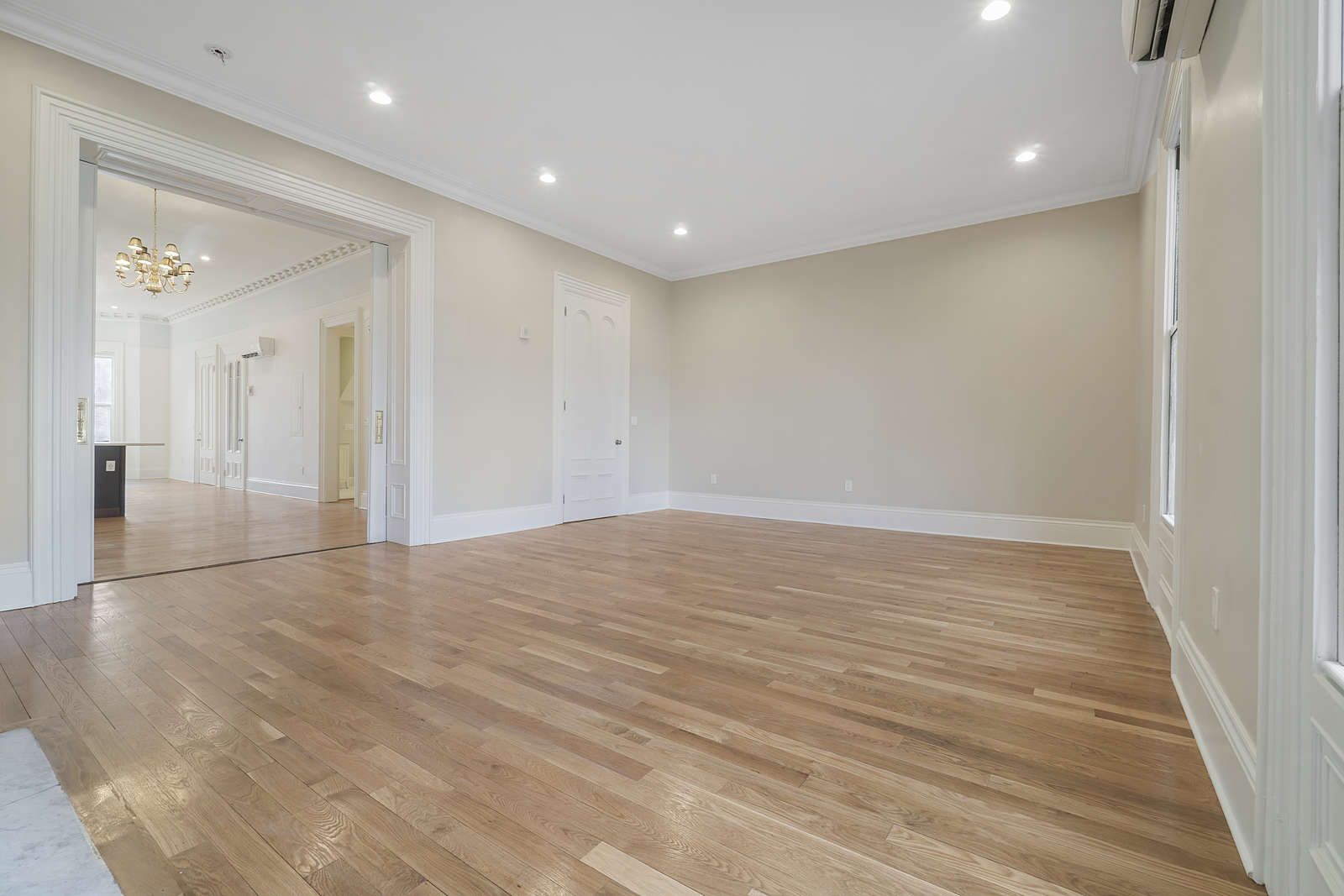 554 Massachusetts Ave, South End