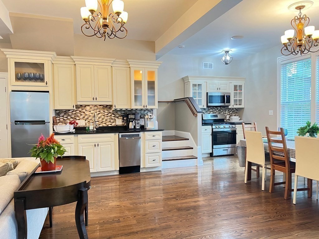 826 Watertown St, Newton