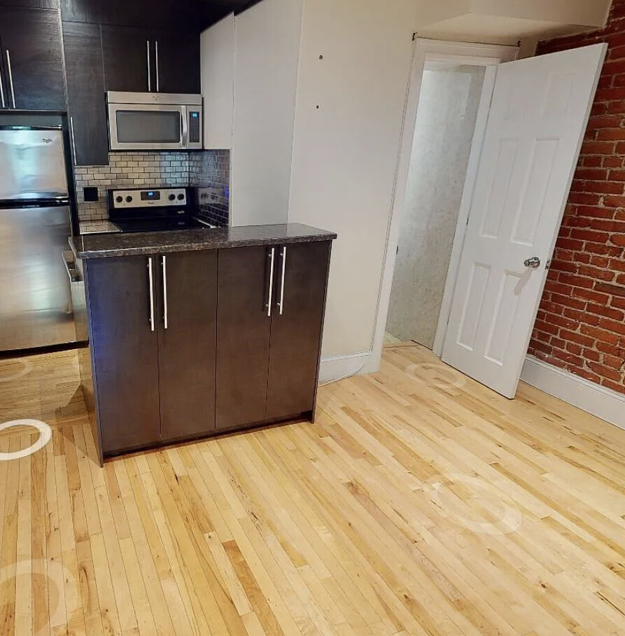 1203 Beacon St, Coolidge Corner