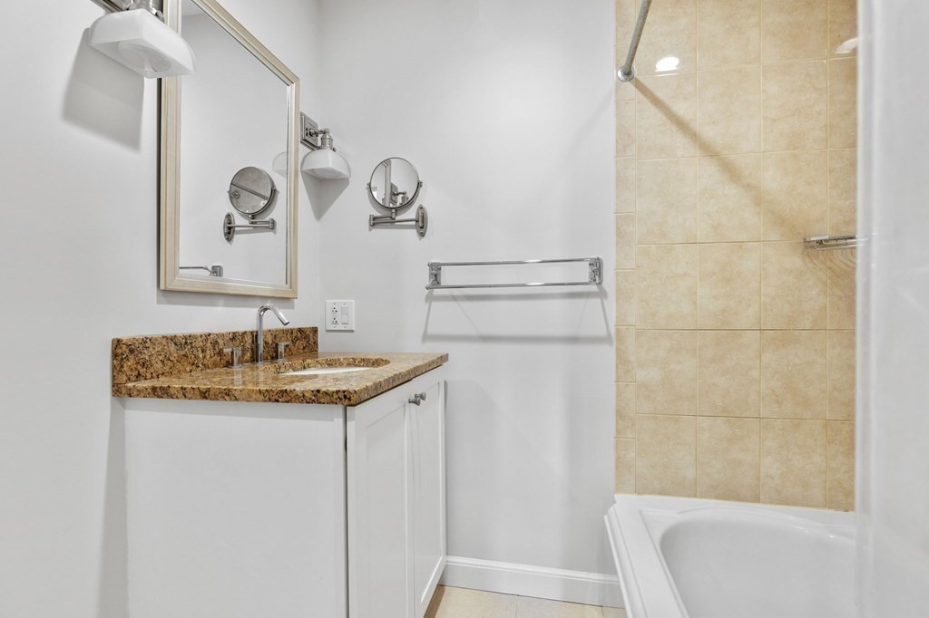 122 Beacon, Back Bay