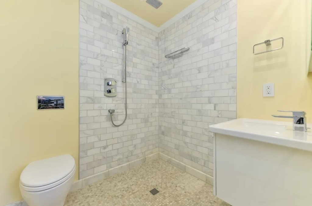 214 Beacon St, Back Bay