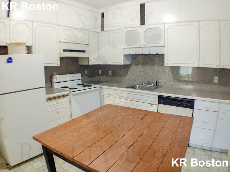 1232 Beacon St, Coolidge Corner