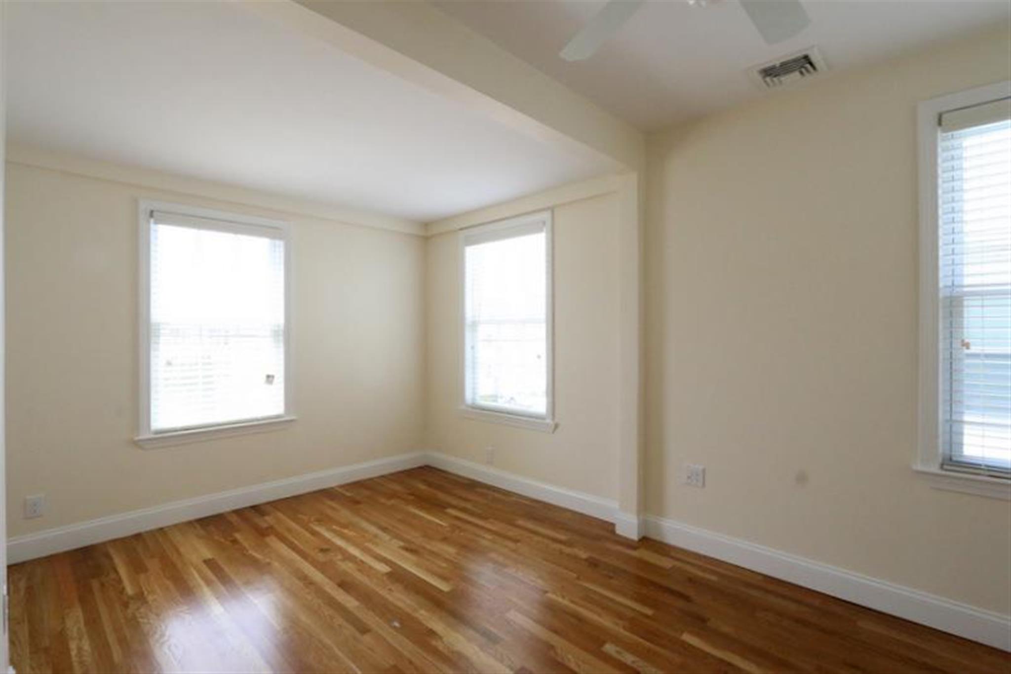 38 Medford St, Medford