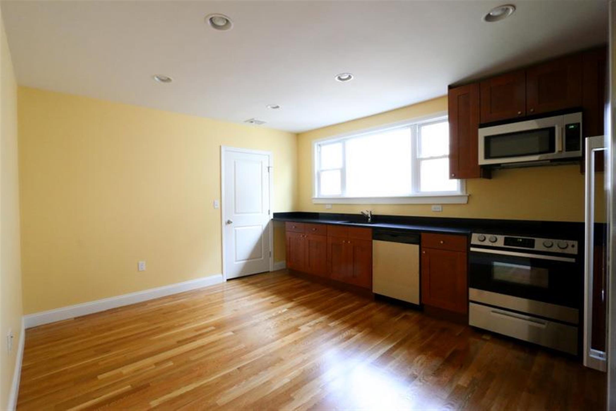 38 Medford St, Medford