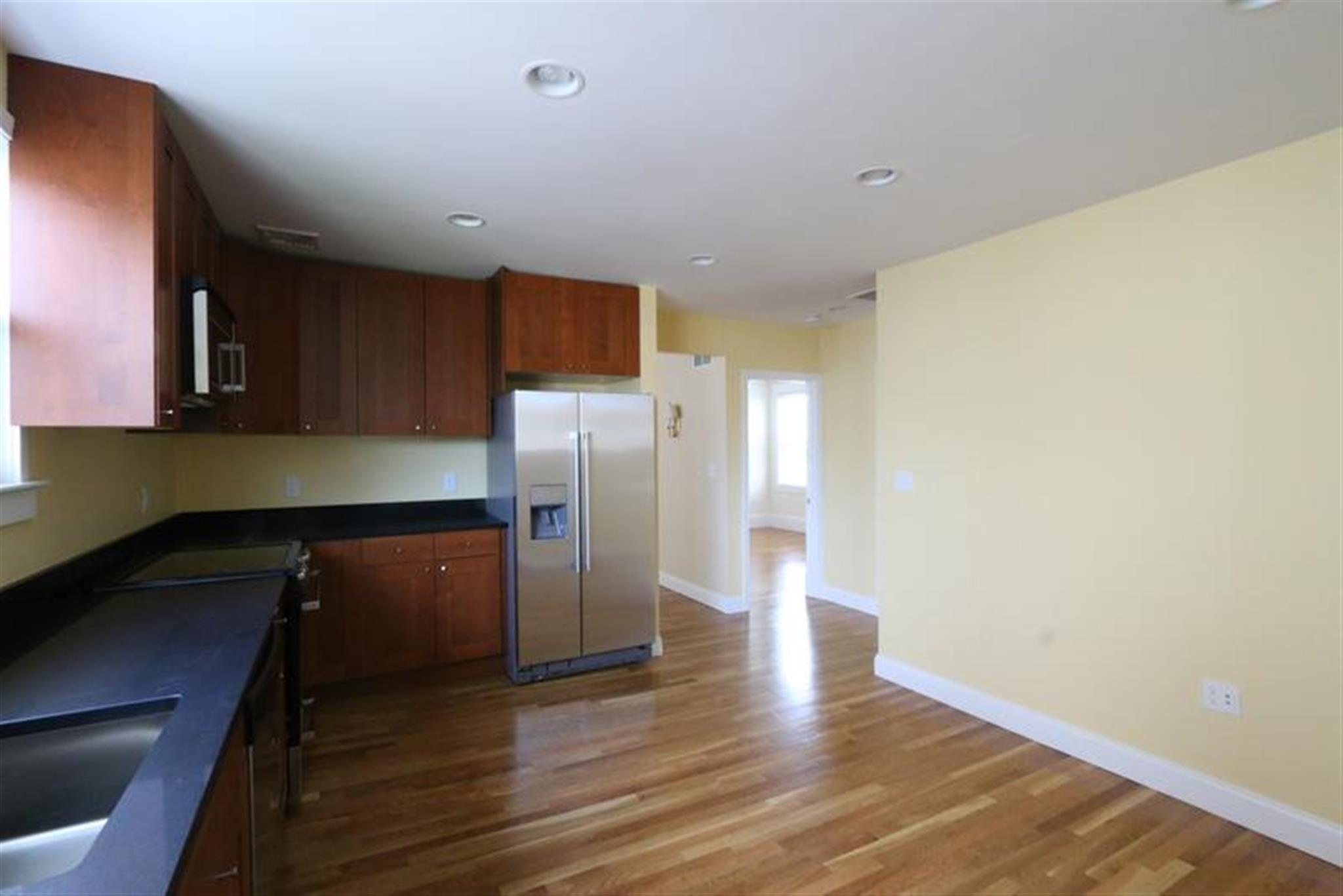 38 Medford St, Medford