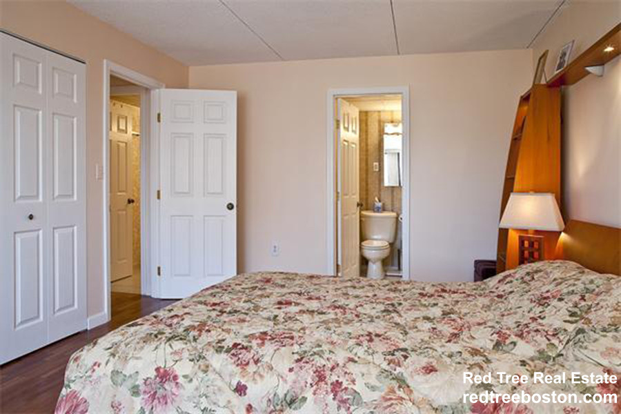 1243 Beacon St, Coolidge Corner