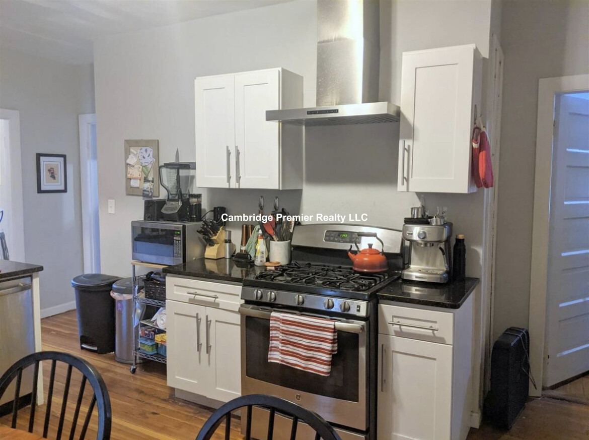 1251 Broadway, West Somerville