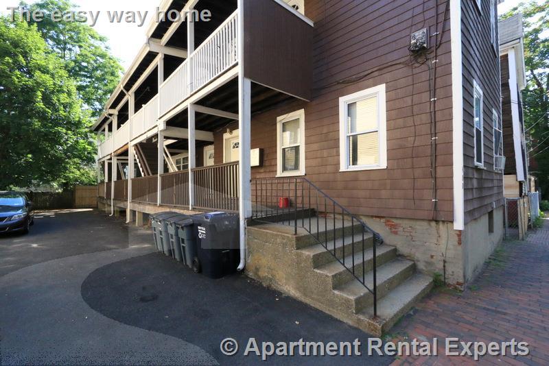 400 Franklin, Central Square