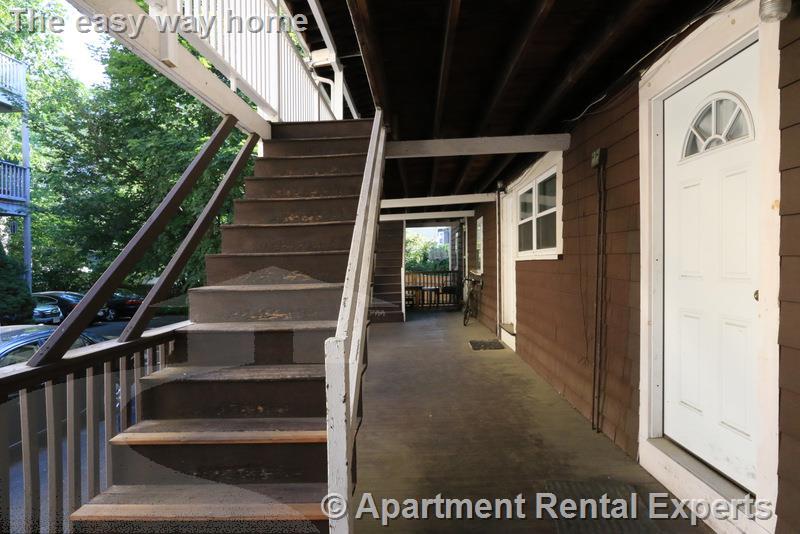 400 Franklin, Central Square