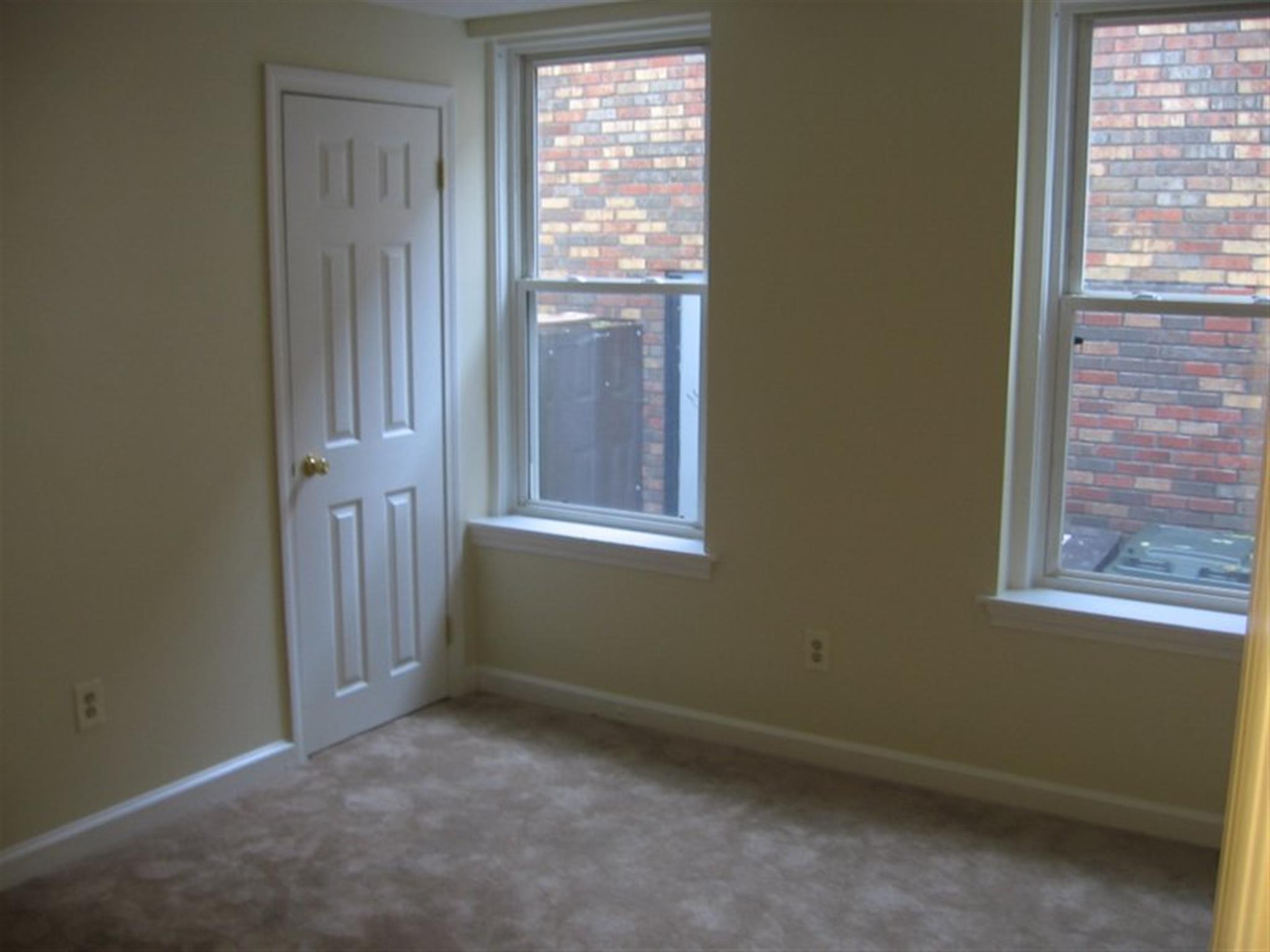 4 Douglas St, Central Square