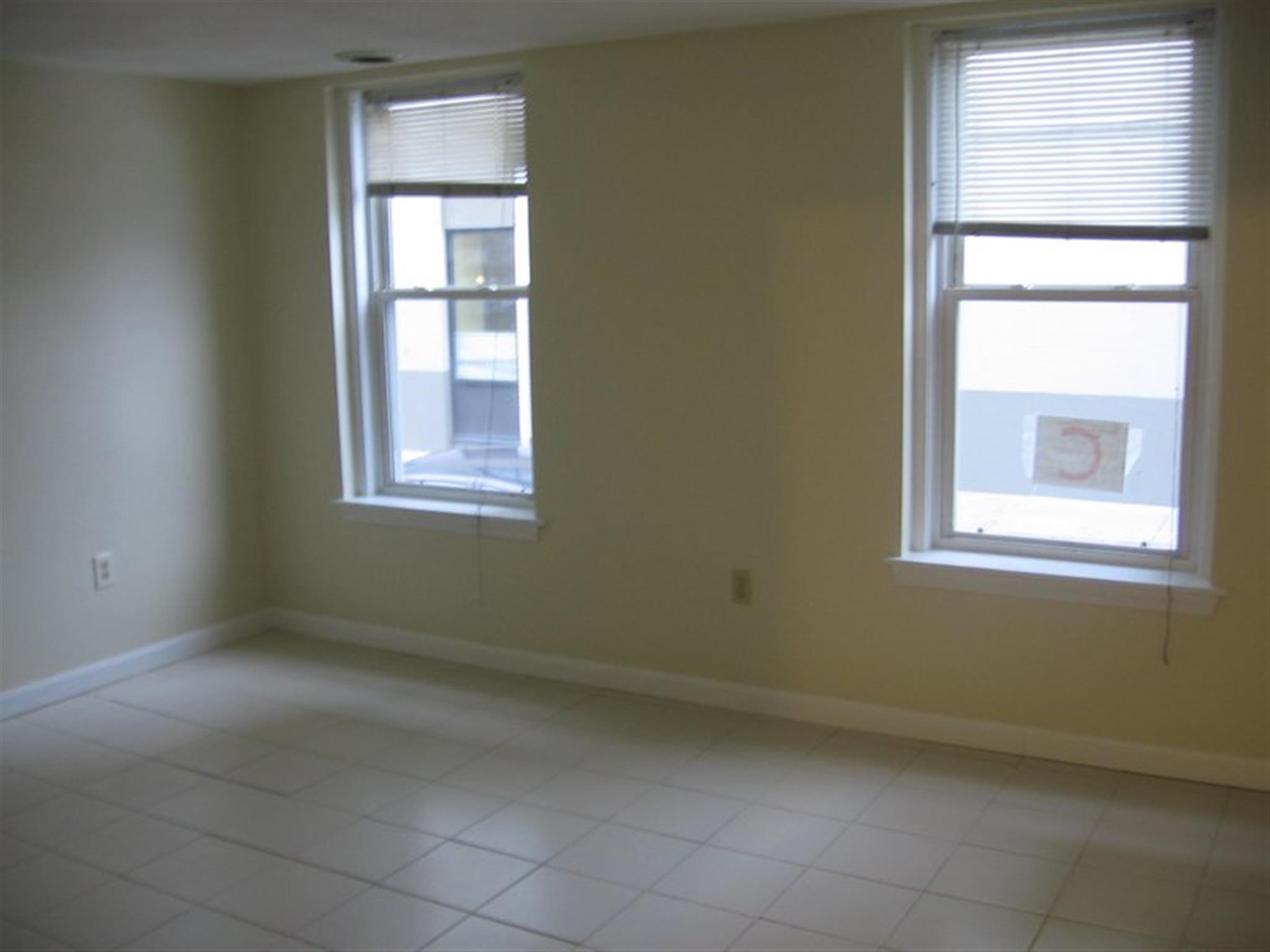 4 Douglas St, Central Square