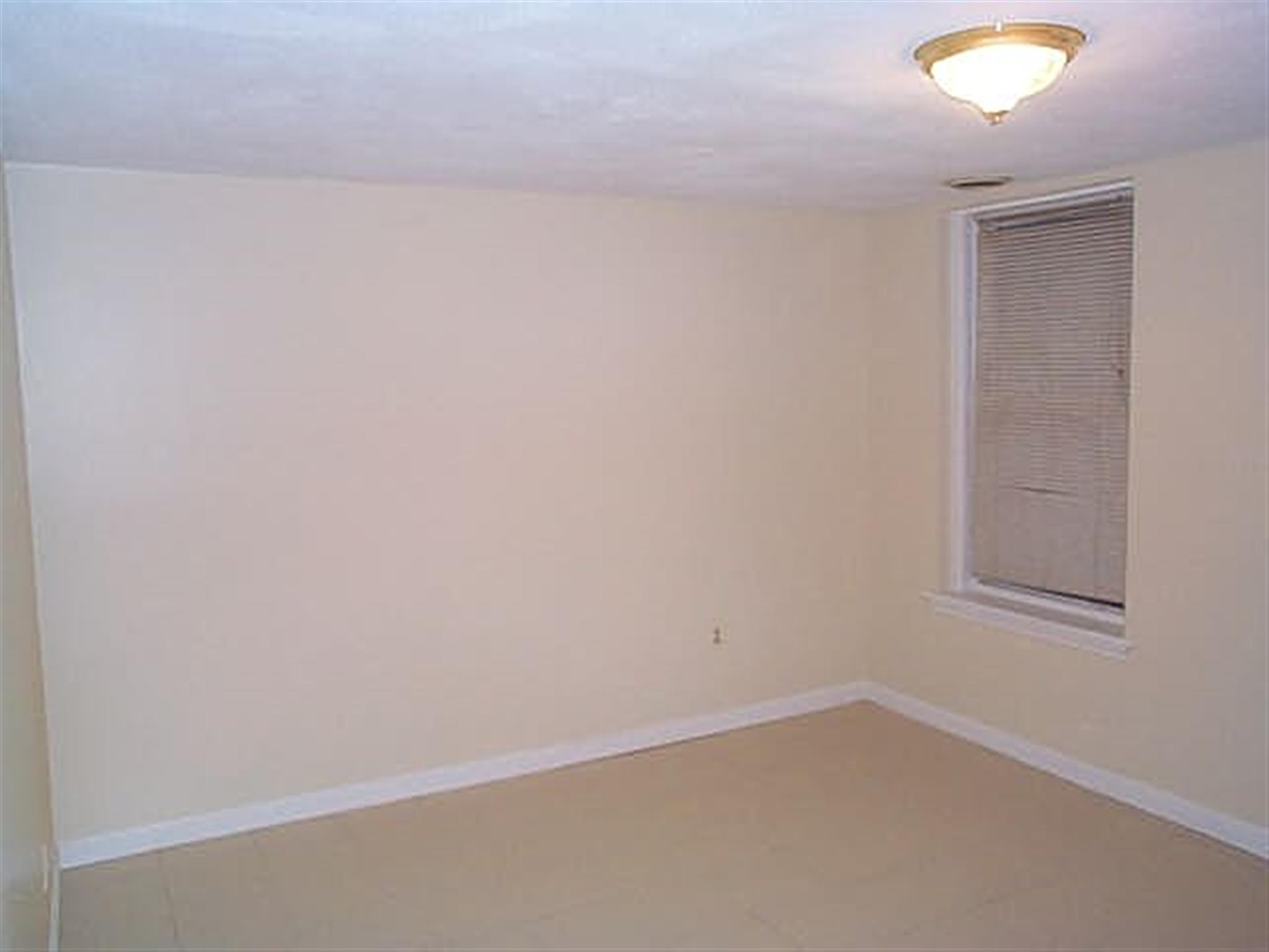 4 Douglas St, Central Square