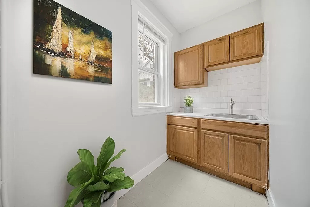 48 Clark Ave, Chelsea