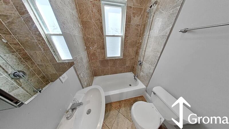 737 Parker St, Mission Hill