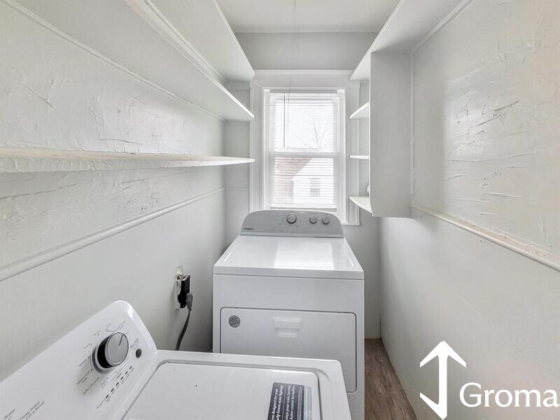 39 Juniper St, Roxbury