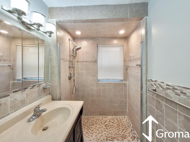 39 Juniper St, Roxbury