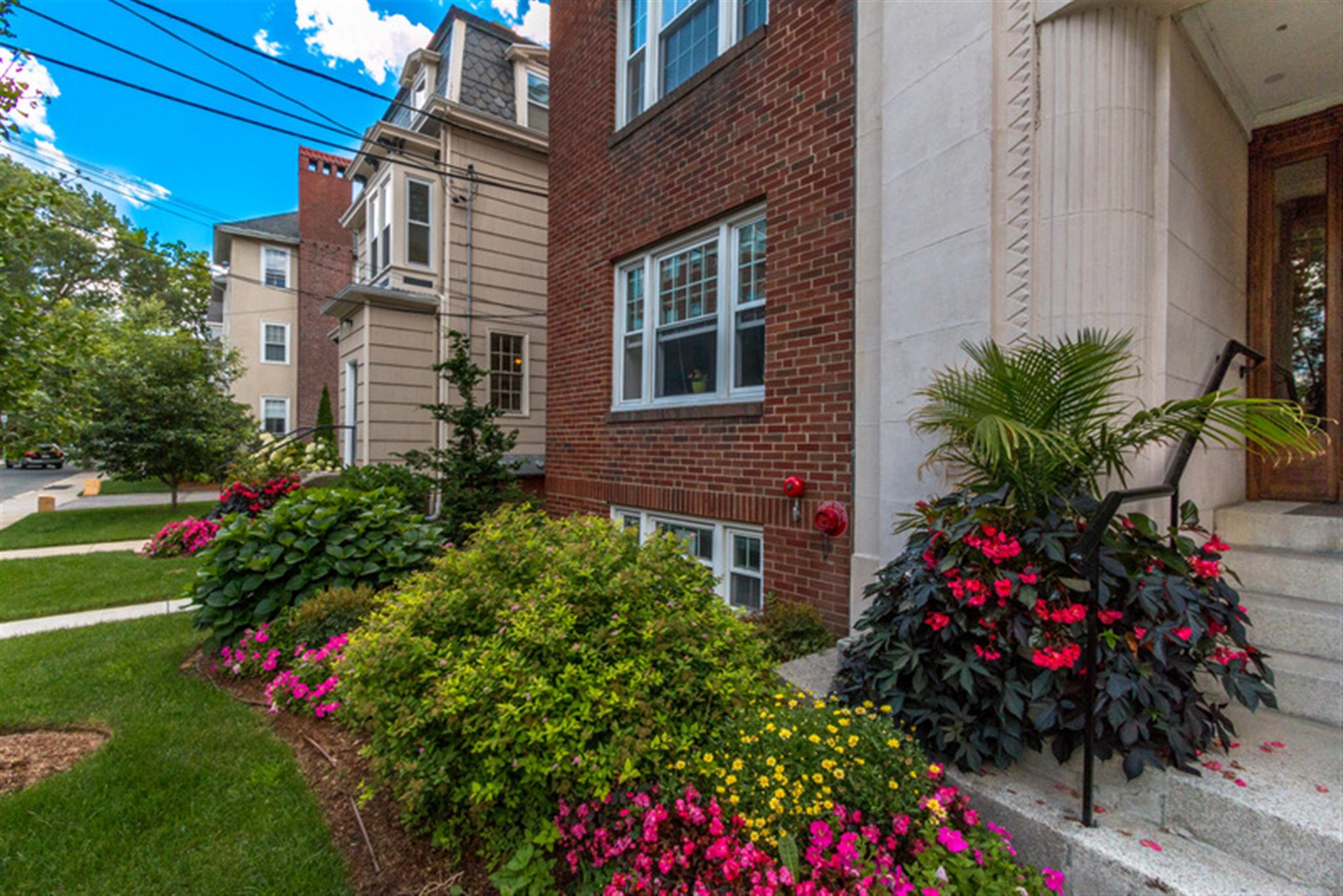 55 Langdon St, Neighborhood Nine