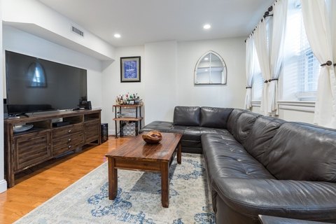 12 Follen St, Back Bay