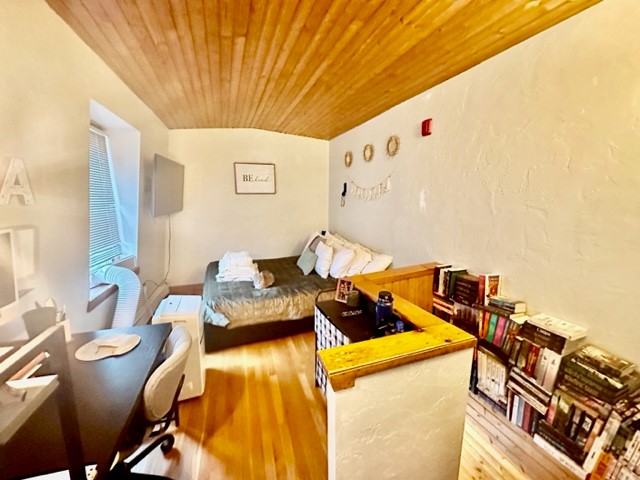 435 Hanover, North End