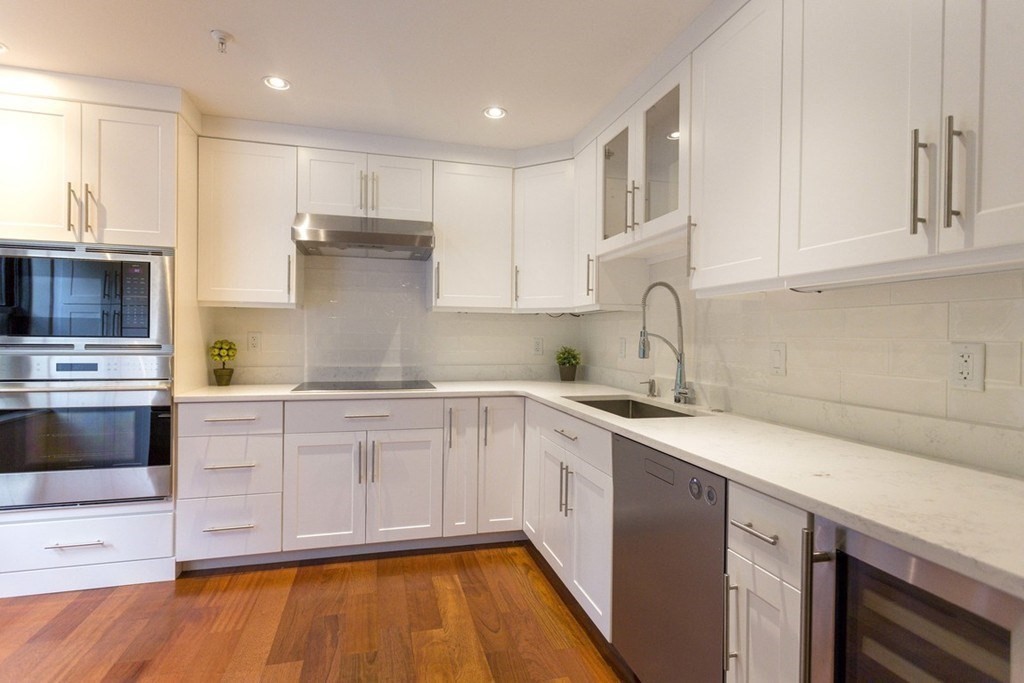 16 Harcourt St, Back Bay