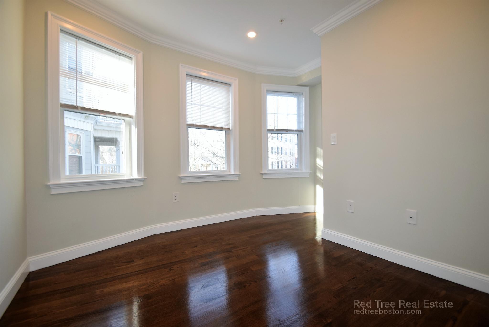 490 Washington St, Brighton